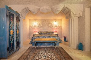 Deluxe King Suit | Hochwertige Bettwaren, kostenlose Minibar, Zimmersafe