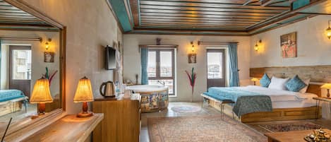 Ropa de cama de alta calidad y minibar con artículos gratuitos
