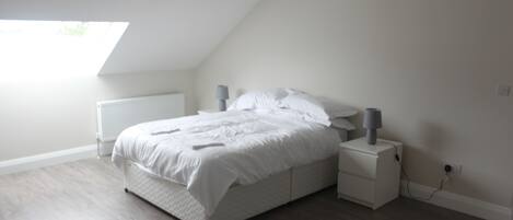 5 bedrooms, WiFi, bed sheets