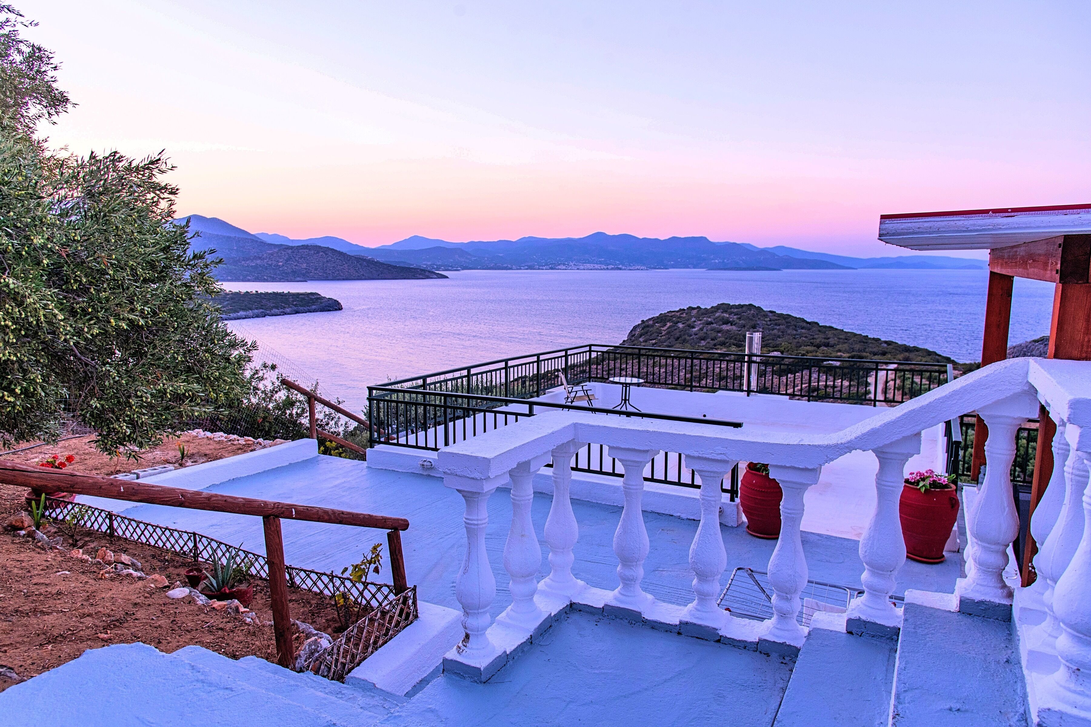 المنطقة المحيطة بالمنشأة