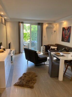 TV - Appart à Cannes-Californie, parking, garden, swimming pool (Cannes)
