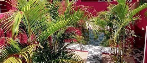 32-inch flat-screen TV with cable channels, TV