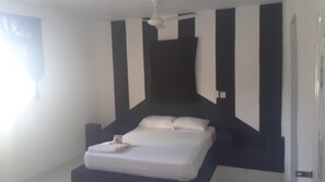 Ropa de cama de alta calidad, sistema de insonorización y wifi gratis 