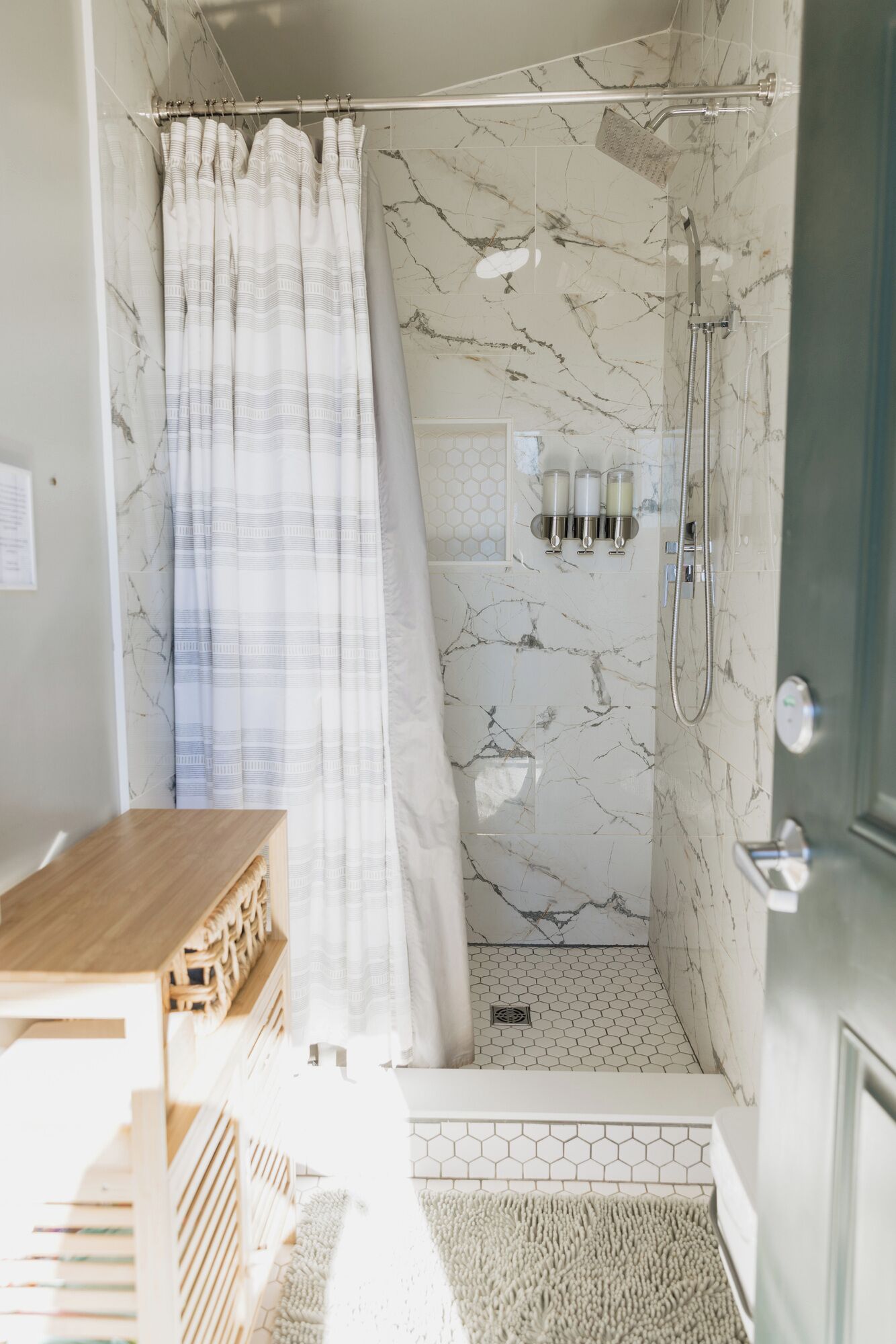 Towels, soap, shampoo, toilet paper