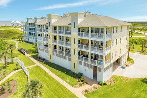 Exterior - Sparkling Heated Pool & Lazy River, 2 x Hot Tubs! (Galveston)