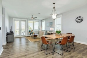 Interior - Sparkling Heated Pool & Lazy River, 2 x Hot Tubs! (Galveston)