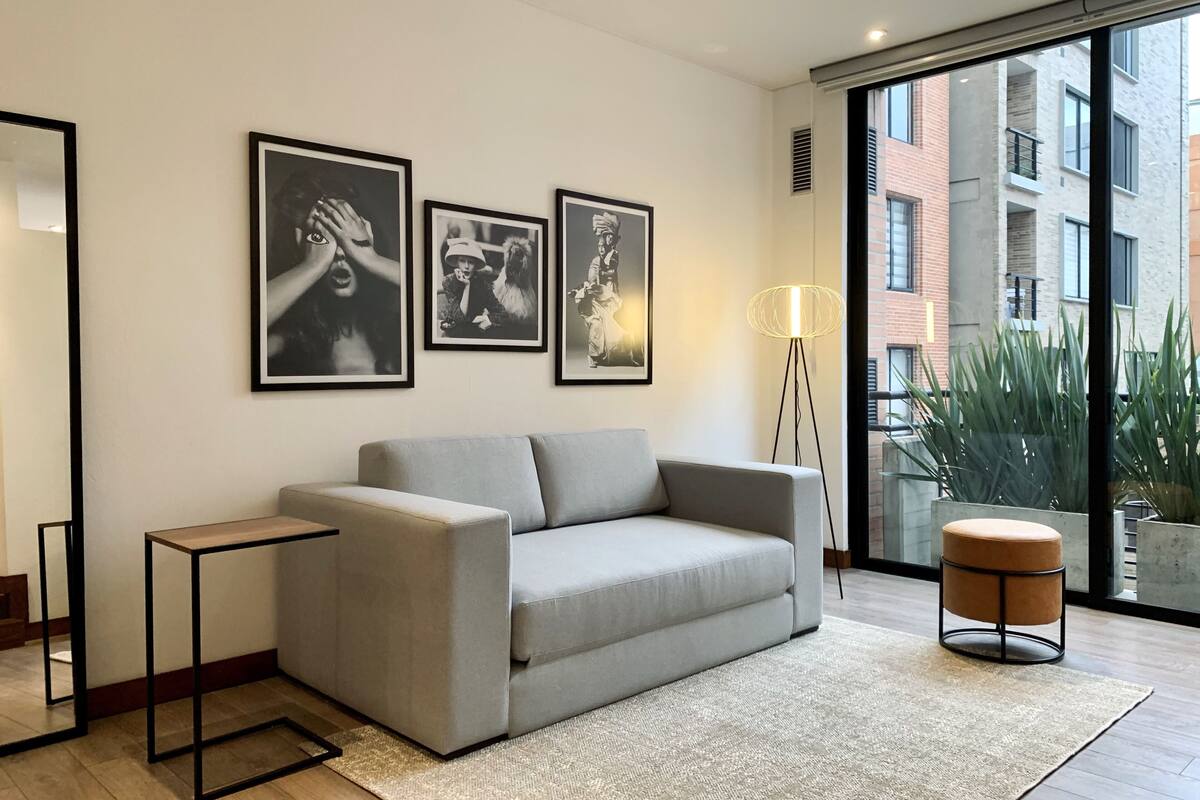 Studio (401) | Coin séjour | TV connectée, Netflix, chauffage par le sol, services de streaming