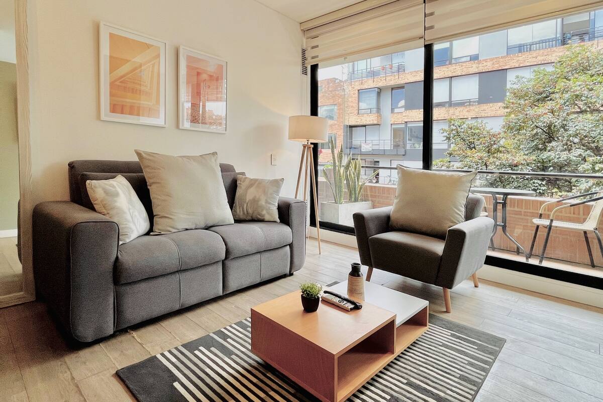 Studio (506) | Coin séjour | TV connectée, Netflix, chauffage par le sol, services de streaming