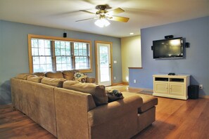 Smart TV - A Newer Modern Countryside Family Retreat - 1 Mile from Cooperstown Dreams Park (Milford)