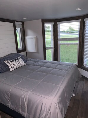 1 多间卧室、免费 WiFi、床单