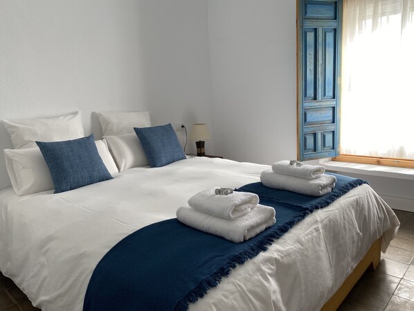 7 slaapkamers, een strijkplank/strijkijzer, reisbedje, gratis wifi