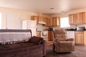 Interior - Close to beaches, trails, fishing (Coos Bay)