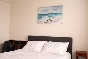 2 bedrooms, WiFi, bed sheets - Close to beaches, trails, fishing (Coos Bay)