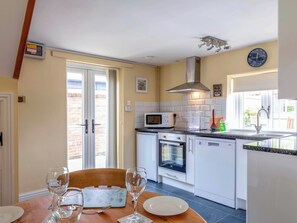 Kühlschrank, Mikrowelle, Ofen, Geschirrspüler