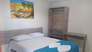 Quarto casal básico | Vista do quarto
