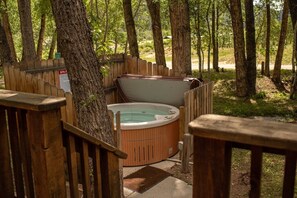 Tina de hidromasaje al aire libre