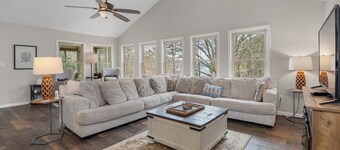 Lake Hartwell 4BR Waterfront Hot Tub GameRoom