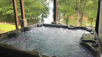 Tina de hidromasaje al aire libre