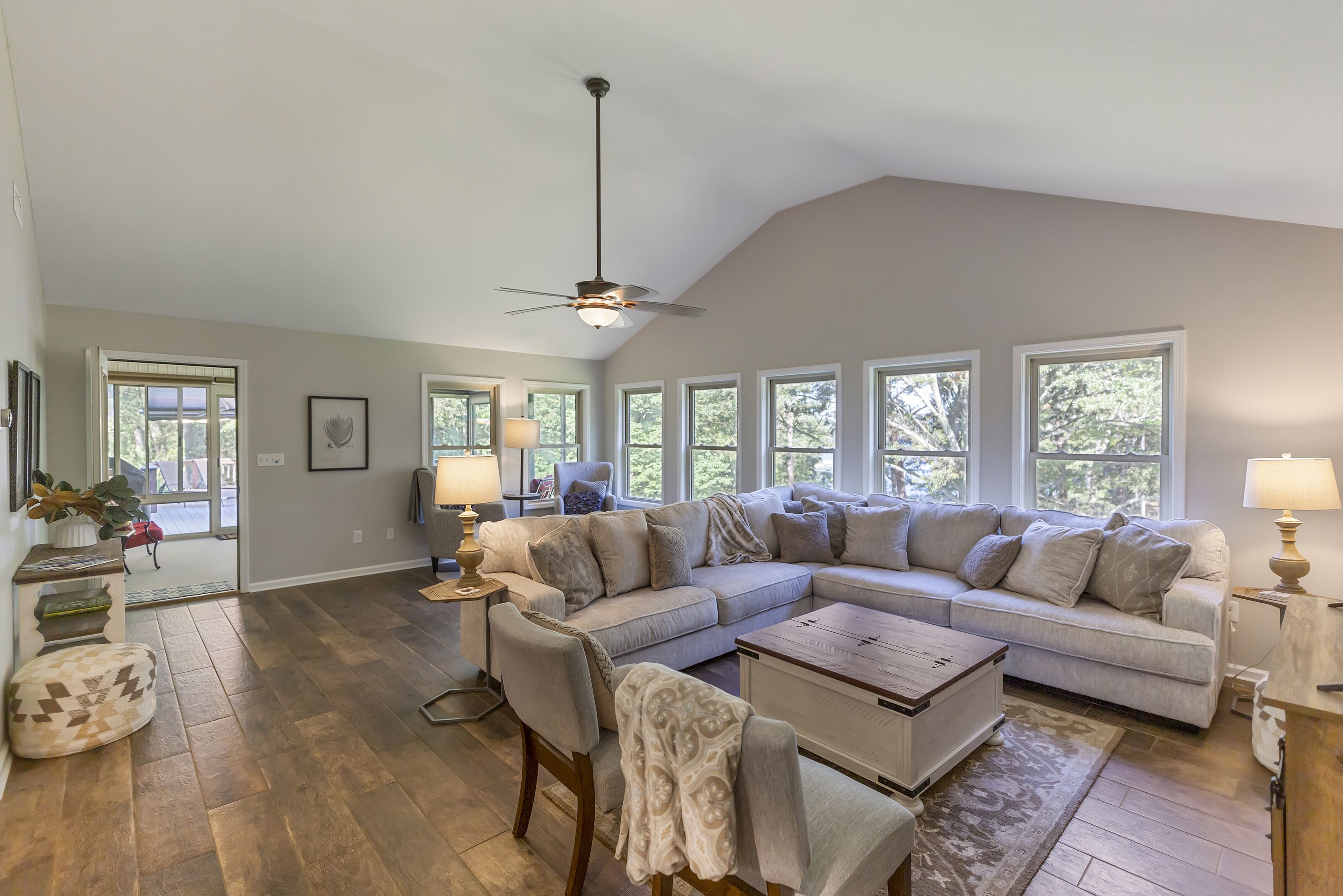 Smart TV, tenis de mesa y libros 