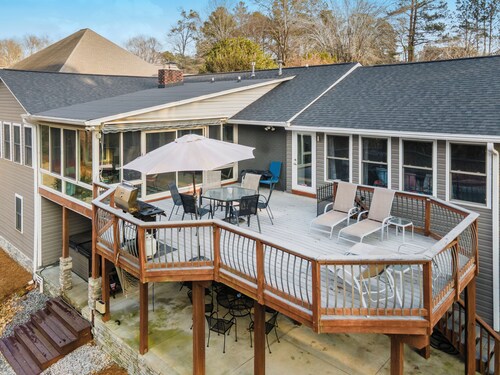 BRING THE BOAT! 4/4 Home on Lake Hartwell, private Dock included and HOT TUB!!!!