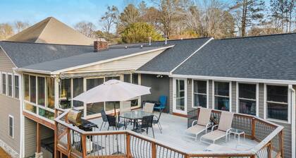 BRING THE BOAT! 4/4 Home on Lake Hartwell, private Dock included and HOT TUB!!!!