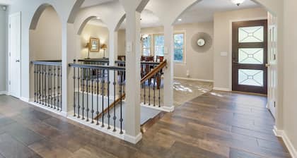 BRING THE BOAT! 4/4 Home on Lake Hartwell, private Dock included and HOT TUB!!!!