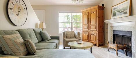 Smart TV, fireplace, DVD player, books