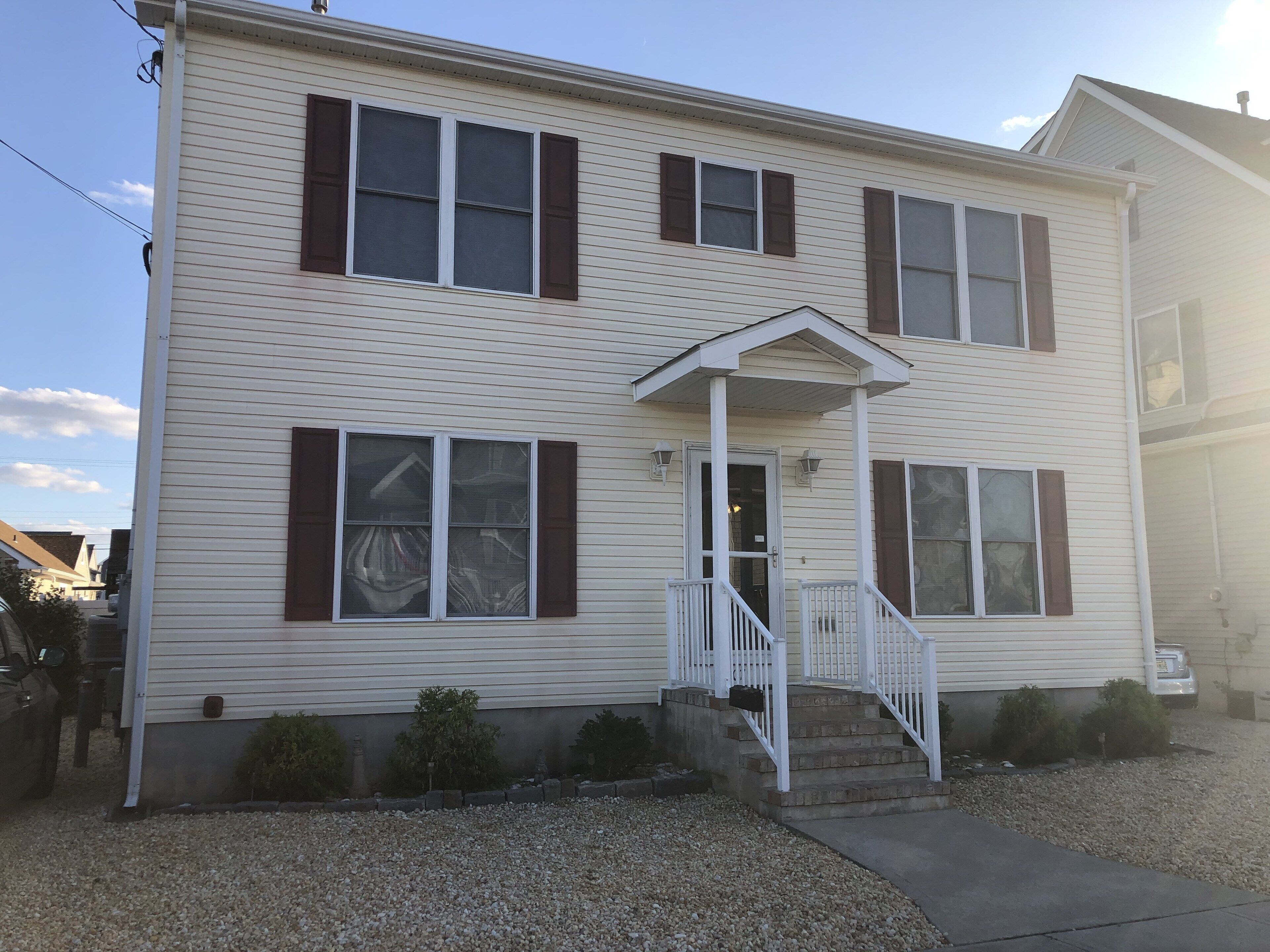 Beautiful 5 bedroom rental 1.5 blocks from the beach!!