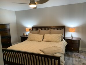 2 slaapkamers, een strijkplank/strijkijzer, gratis wifi, beddengoed
