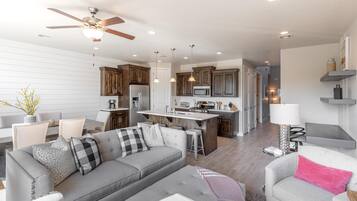 House, Multiple Beds (Cloud Nine) | Living area