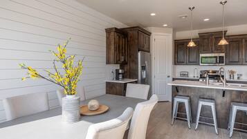 House, Multiple Beds (Cloud Nine) | Private kitchen | Toaster, blender, freezer, ice maker