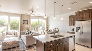 House, Multiple Beds (Cloud Nine) | Private kitchen | Toaster, blender, freezer, ice maker