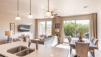 House, Multiple Beds (Cloud Nine) | Private kitchen | Toaster, blender, freezer, ice maker