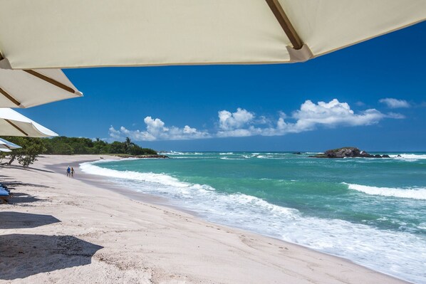 Beach nearby - Fully remodeled unit inside the gates in Punta Mita (Punta Mita)