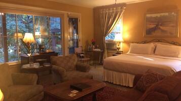 1 slaapkamer, een bureau, een strijkplank/strijkijzer, wifi