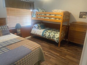 2 habitaciones, escritorio, wifi y ropa de cama 