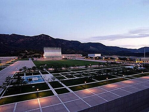 Spacious and Comfortable Garden Level Basement Apartment