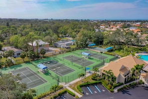 Sports court - Resort Home w/Lanai - 1 mile from Shark Tooth Beach! (Nokomis)