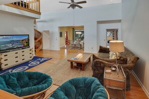 Smart TV, DVD player, printers - Resort Home w/Lanai - 1 mile from Shark Tooth Beach! (Nokomis)