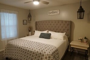 3 bedrooms, iron/ironing board, free WiFi, bed sheets - Cozy Charming Country  Farm Home (Middleburg)