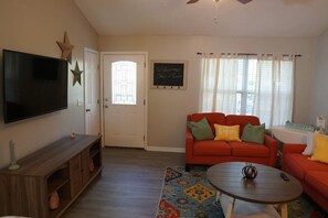 Smart TV - Cozy Charming Country  Farm Home (Middleburg)