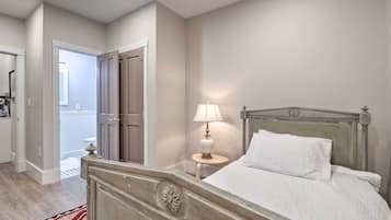 2 Schlafzimmer, Zimmersafe, Schreibtisch, Bügeleisen/Bügelbrett