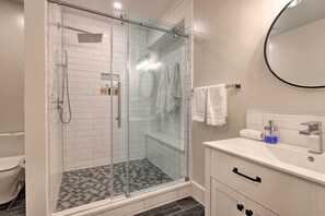 Shower, hair dryer, towels, soap - French Farm house /Apartment. (Beallsville)
