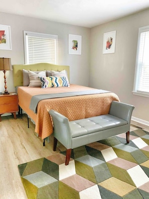 3 bedrooms, desk, iron/ironing board, travel crib - Cozy 3BR Retreat •Pet-Friendly • Fenced Yard • Parking (Decatur)