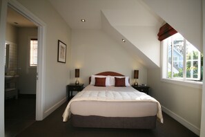 3 bedrooms, WiFi, bed sheets - Kingfisher Cottage - Russell Cottages Collection (Russell)
