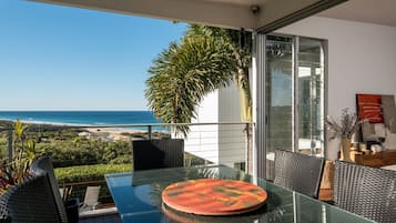 Vila Premium, 4 kamar tidur, kolam renang pribadi, pemandangan samudra | Teras/patio