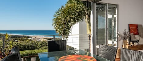 Vila premium, 4 quartos, piscina particular, vista para o oceano | Terraço/pátio