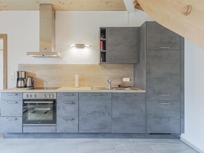 Geladeira, fogão, cooktop, lava-louças