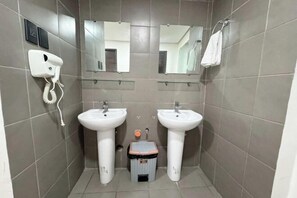 Desk, soundproofing, iron/ironing board, free WiFi - Belltower Csheli Suites Bantay - Vigan By Zuzu (Bantay)