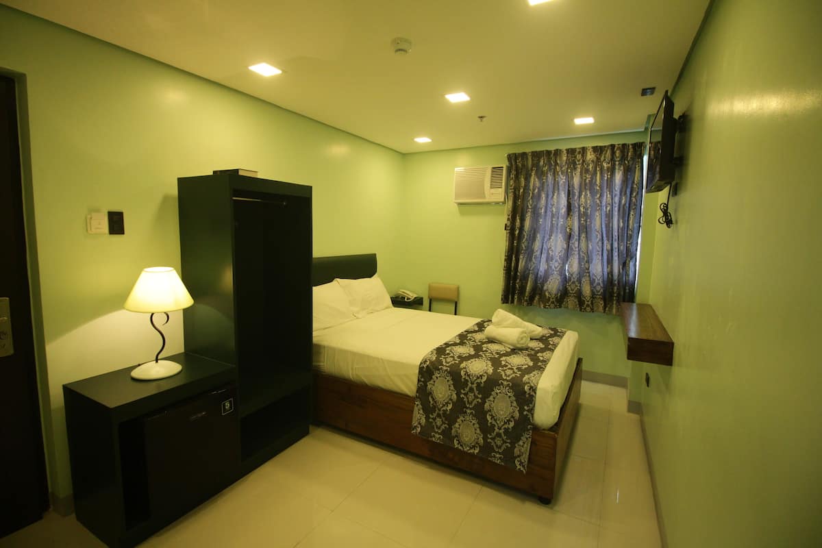 1 bedroom, desk, soundproofing, iron/ironing board